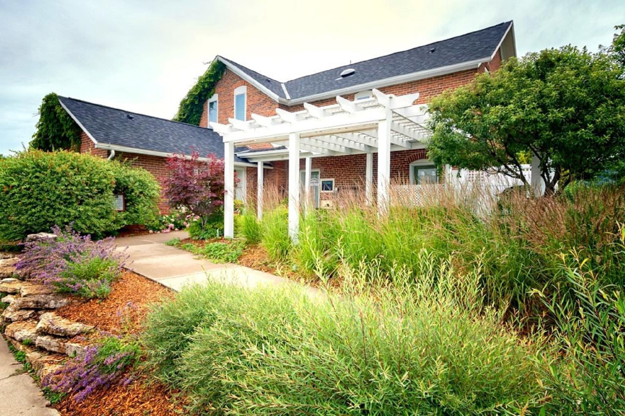 Village House Inn Winona Exteriér fotografie